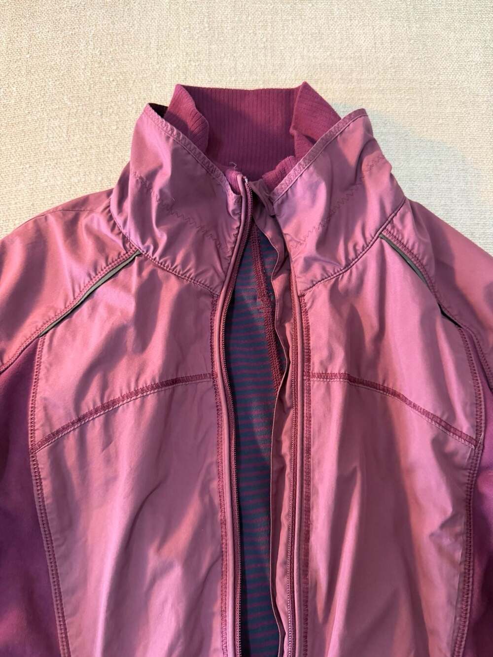 Lululemon Can't Stop Jacket in Mini Hyper Stripe Plum - Picture 3 of 8